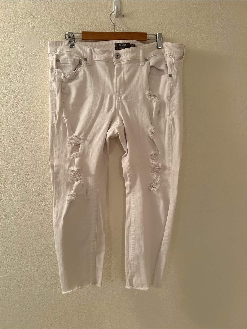 Torrid White Distressed Cropped Ankle Jeans
